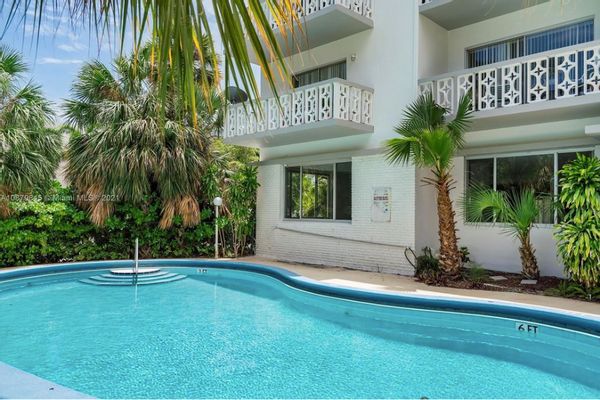 Luxury Bay Harbor Island with pool and 5 min from the beach!