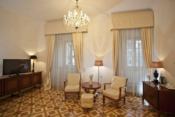 Luxury apartment in an impressive palatial city residence