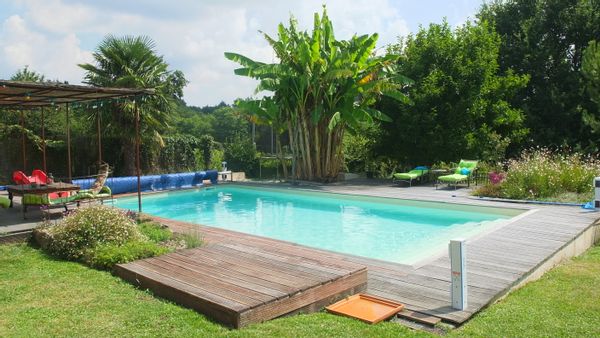 Maison avec piscine au coeur du vignoble bordelais.