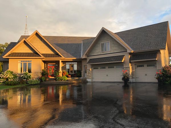 CUSTOM BUILT LARGE WATERFRONT HOME IN OTTAWA ON HISTORIC RIDEAU RIVER