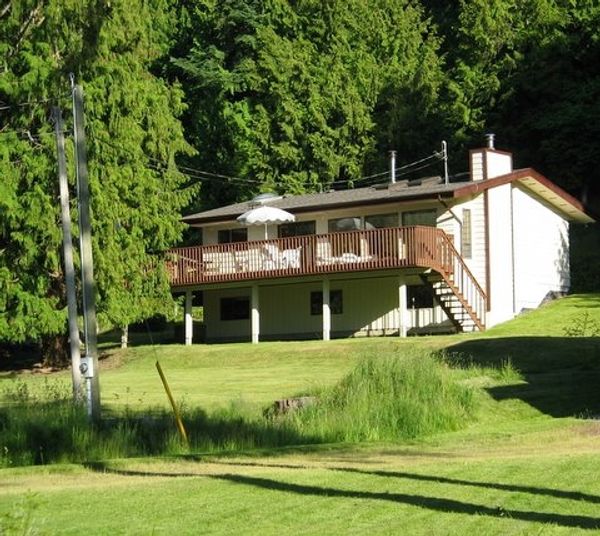 Vancouver/Victoria area home in the Gulf Islands that accommodates 6 people