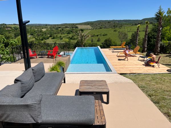 La maison de Pierre est une grande villa avec une décoration harmonieuse et bien placée en Ardeche
