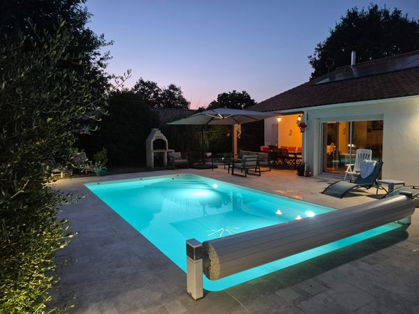 Maison de 170 m2 avec 4 chambres, 2 salles de bain,  .Terrasse et piscine privée..