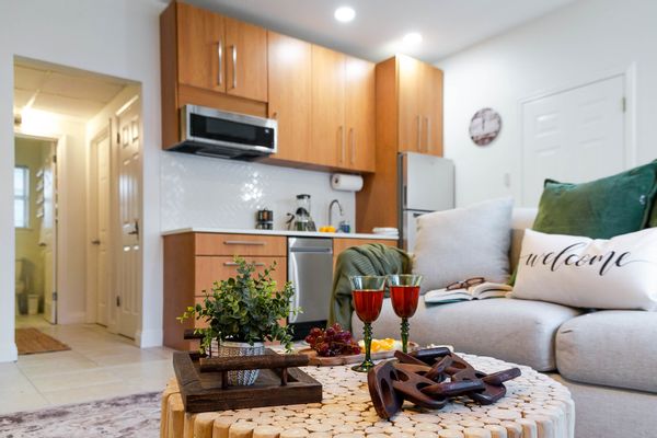 SeaBottle Wishes Beach Cottage - steps to Gorgeous Crystal Beach