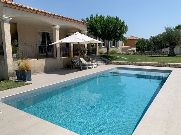BOOKED FOR SUMMER 2025 Maison avec piscine dans village proche de Nîmes