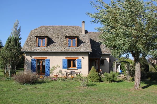 Maison spacieuse,chaleureuse et calme au coeur de l'Aveyron