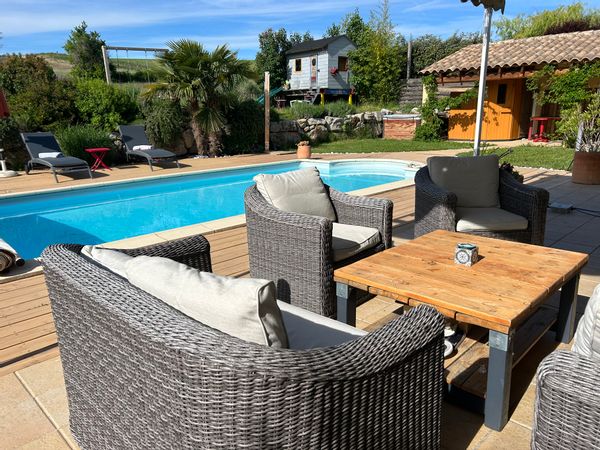 Un petit paradis en Provence pour se ressourcer
Au calme , sauna , jacuzzi, piscine, …..