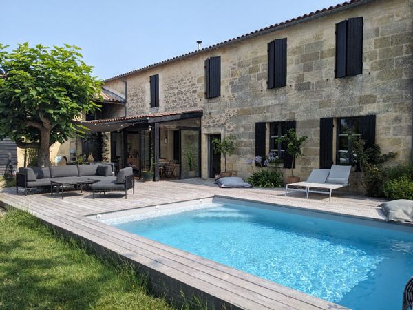 « Au Sarment » belle maison en pierres au cœur du vignoble de Bordeaux