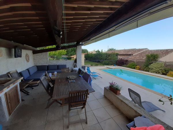 Dispo 2 ou 3 semsaines juillet entre le 10 et 31 Proche du Luberon. Piscine Au calme