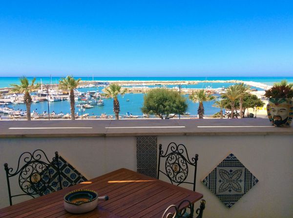 Stunning sea-view terrace in Sicily / Terrazza con vista sul mare