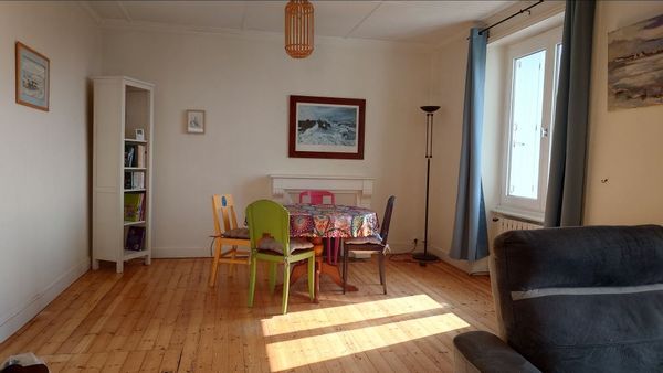 jolie maison bretonne en bord de mer