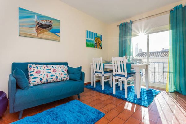 RÉVEILLER AU SON DES VAGUES  (WIFI FREE)