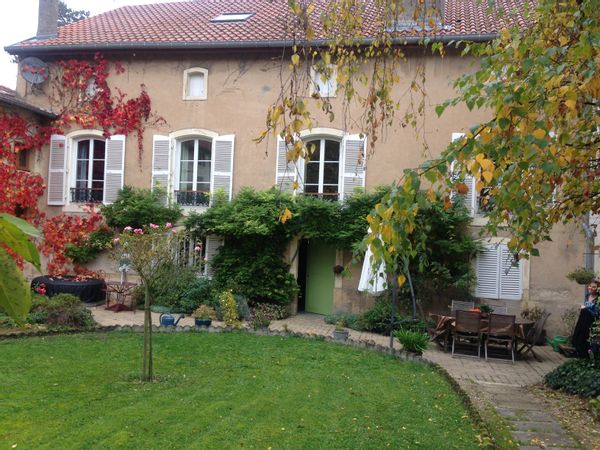 Grande maison de caractère entre nature et ville