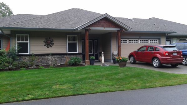 Margaret's house very close to several town.  20 north to Courteney, 20 min south to Qualicum Beach, 2 hrs drive to Victoria, fast ferry to Vancouver, walking trails wherever you look.  5 min to Marina and a beach.  1 hr drive to ski hill.