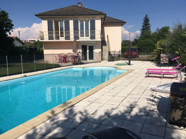 Maison familiale, quartier tranquille, avec piscine