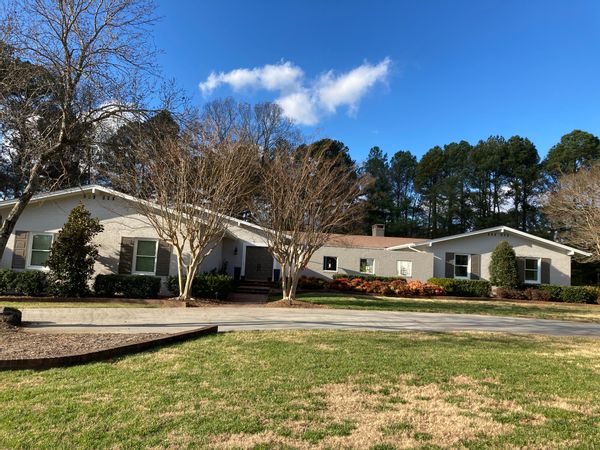 Designer home in country club neighborhood