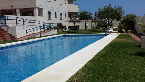 Bonito apartamento junto a la  playa. Muy cerca de Málaga y a una hora Granada.