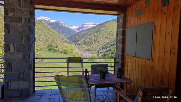 Home in Aragüés Del Puerto