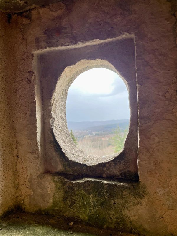 La Maison Haute, au Poët-Laval. Au cœur d'un des plus beaux villages de France.