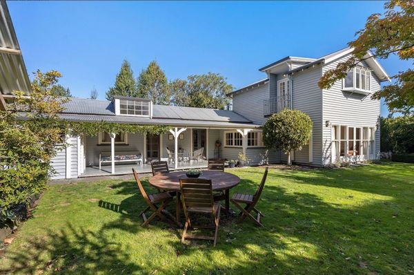 Large Welcoming Home with Large Garden in Christchurch