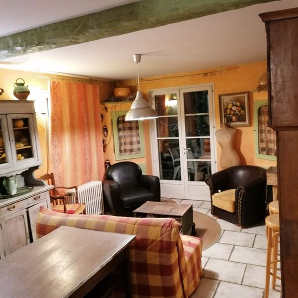 Un niveau de la maison  entièrement privatif avec 2 chambres, cuisine et  entrée séparée ! Minimum 2 nuits.
