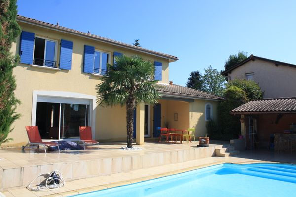 Villa familiale avec jardin, 15 min de Lyon, 4 chambres, piscine