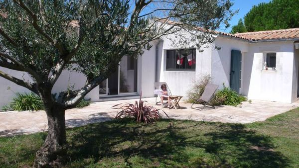 Maison avec jardin clos sur l'île de Ré, dans un des plus beaux village de France: Ars en Ré