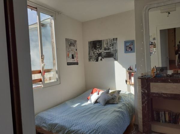 La chambre en hospitalité avec petit déjeuner offert