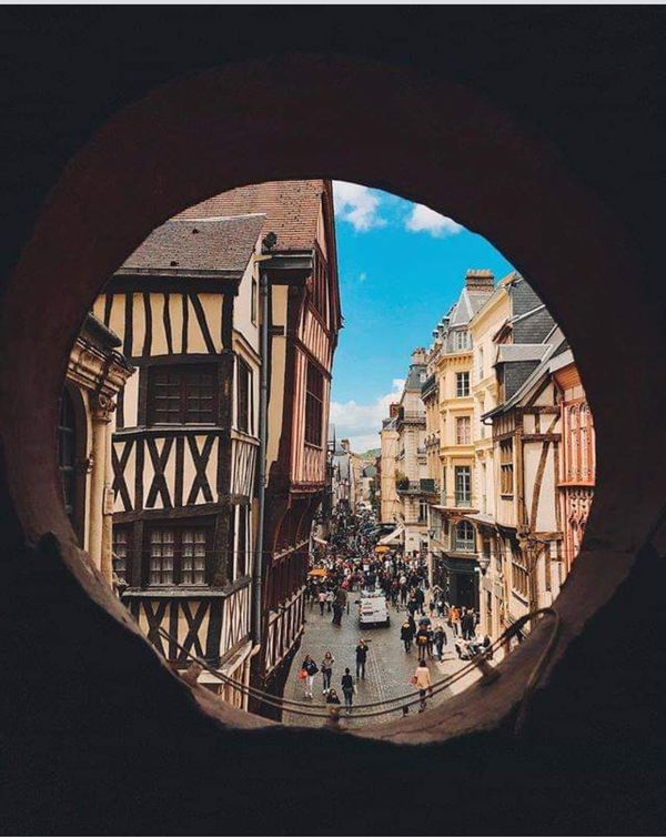 La chambre en hospitalité avec petit déjeuner offert