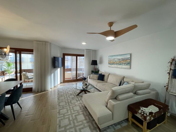 Modern 4-Bedroom Home in the Heart of Valencia with Terrace