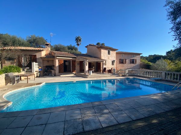 Villa provençale avec piscine au calme absolu
