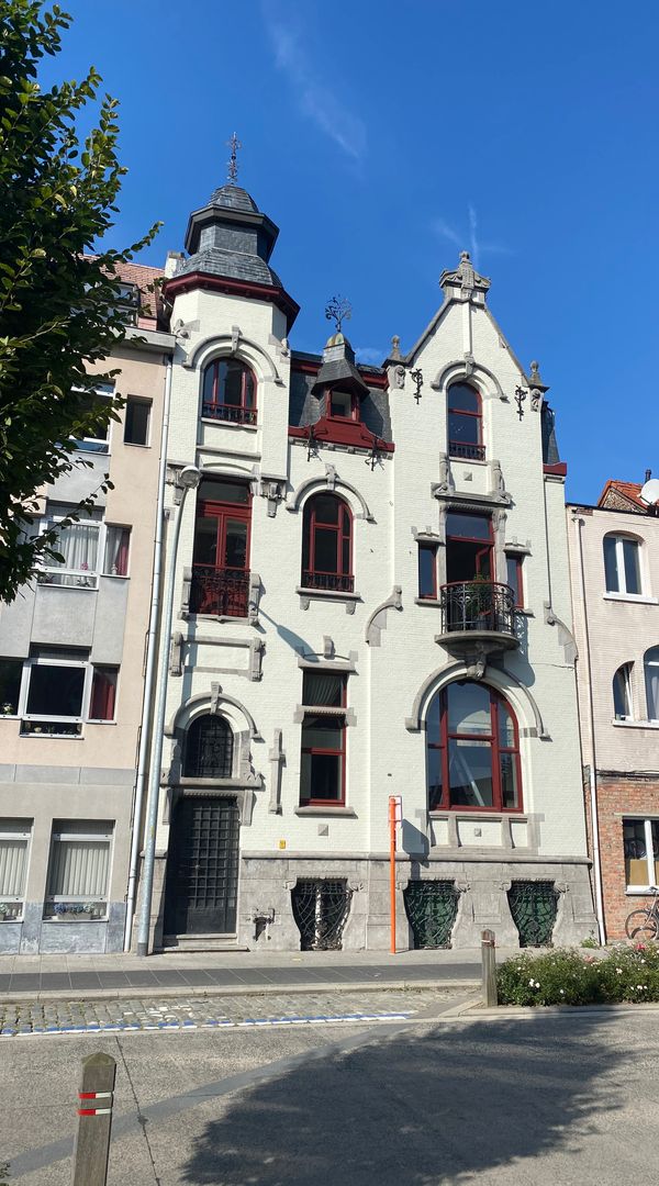 Unique Manor House with bright & spacious kitchen, diner room, 4 bedrooms, sun terrace and garden.