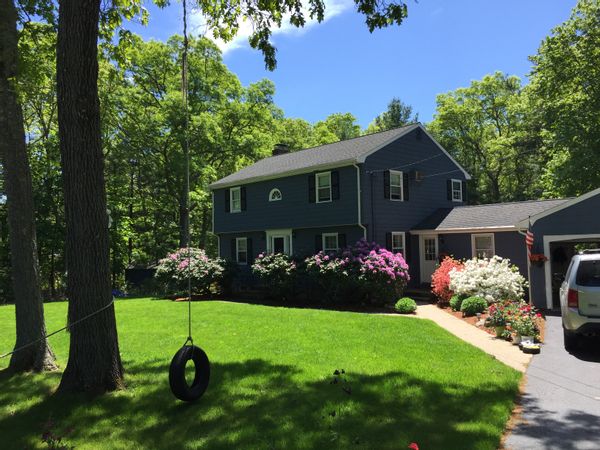 EASY-LIVING SUBURBAN HOME with FUN BACKYARD close to BOSTON & BEACHES!