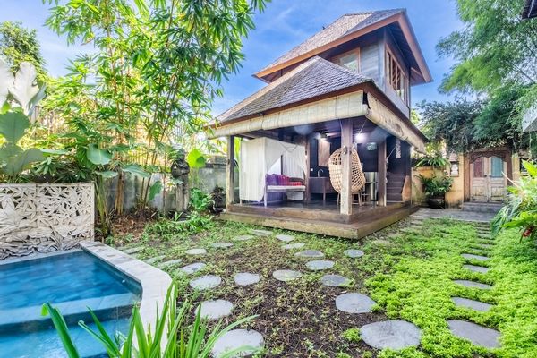 Poolside Bungalow in Nyuh Kuning