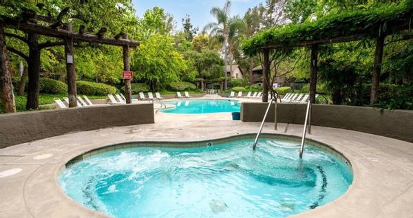 Casa de Elena and Wade