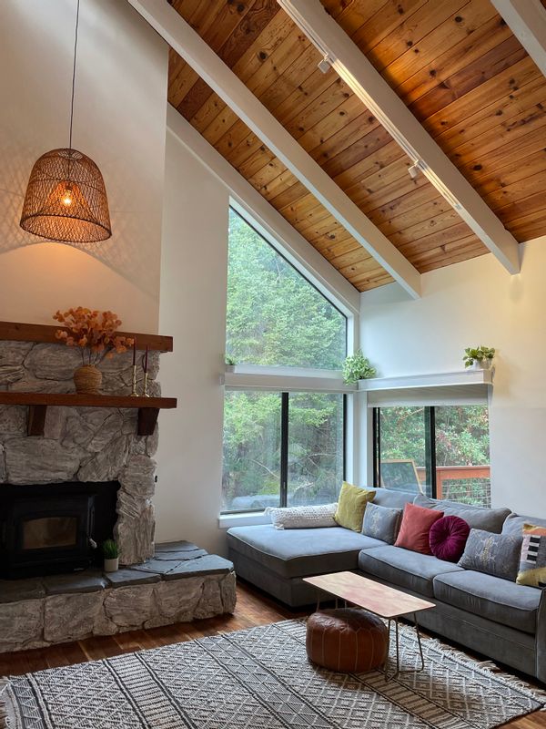 Private room in spacious and serene mountain home