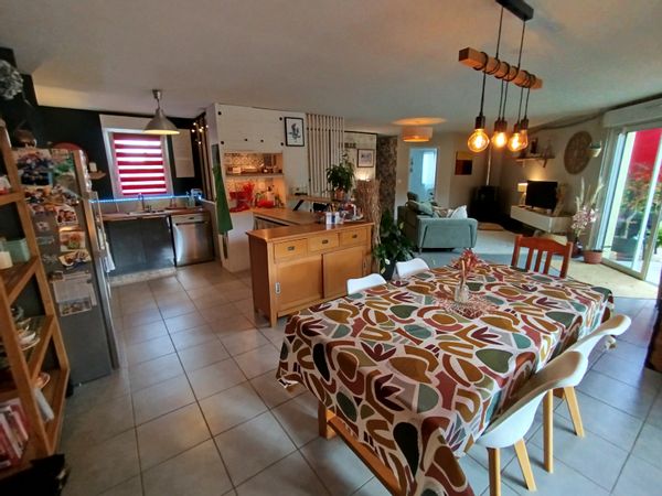 La maison LiZaFé est agréable et fonctionnelle entre mer et campagne, où il fait bon vivre!