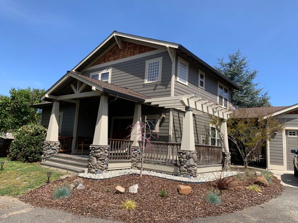 4 bedroom, 3 bath Craftsman family home in charming Ashland, OR