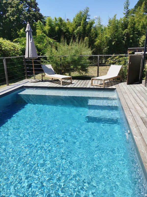 Maison chaleureuse avec piscine