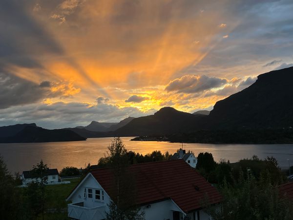 Lagre family home in Eikefjord - We’re looking for sun & beach