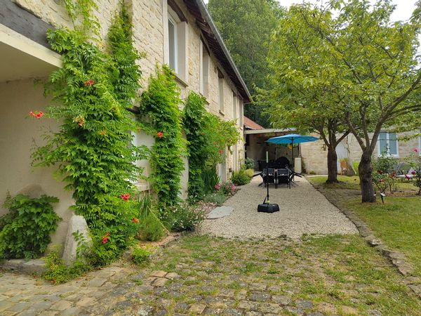 Home in Coye-La-Forêt