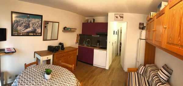 Saint LARY Plat D'Adet pied des pistes refait à neuf (30m2 environ)