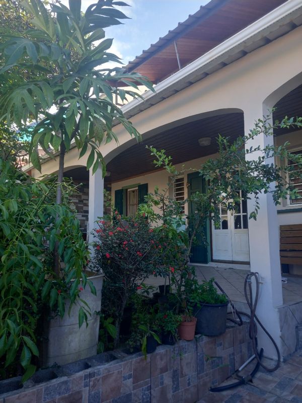 Petite maison au calme.