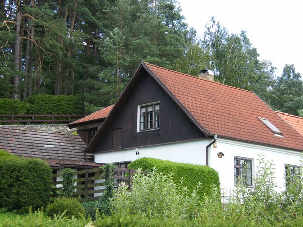 Family home with private tennis court and large garden