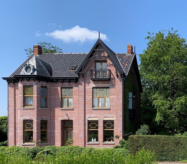 Manoir authentique avec jardin agréable et une piscine