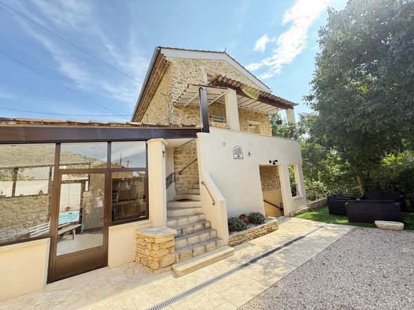 La maison de CATHY Moulin du Pont de Crillon de 1853 non disponible pendant les vacances scolaires.