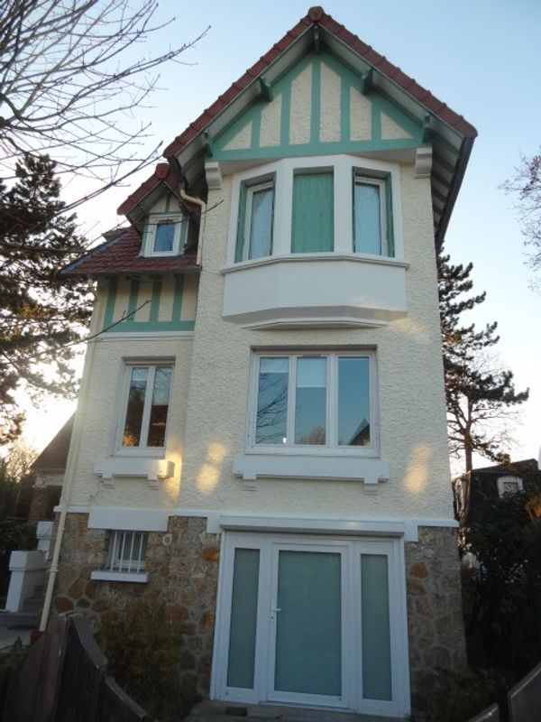 Visit Paris & Versailles from prestigious western suburb