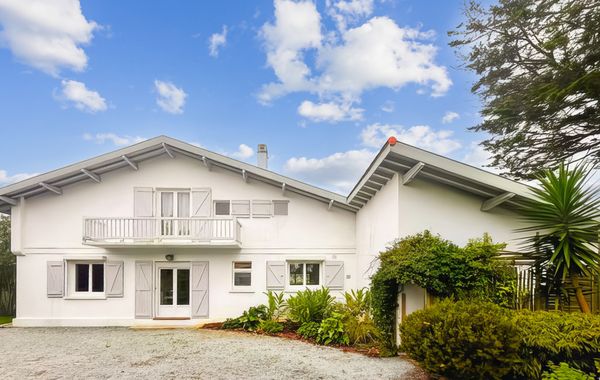 Splendide maison pres des plages et de Biarritz, avec vue sur les montagnes