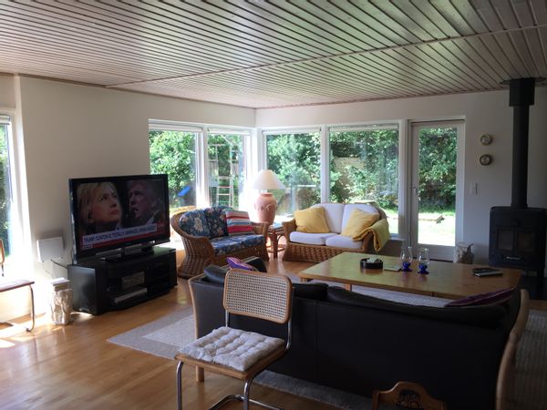 Spacious 4 bedroom summer cottage near the beach