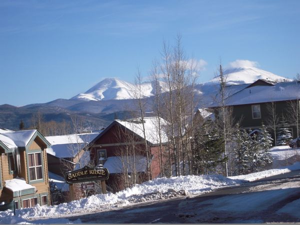 DELUXE MOUNTAIN TOWNHOME IN PRIME COLORADO SKI COUNTRY
